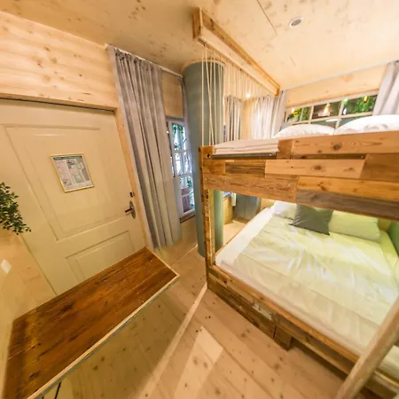 Viertel Hostel *